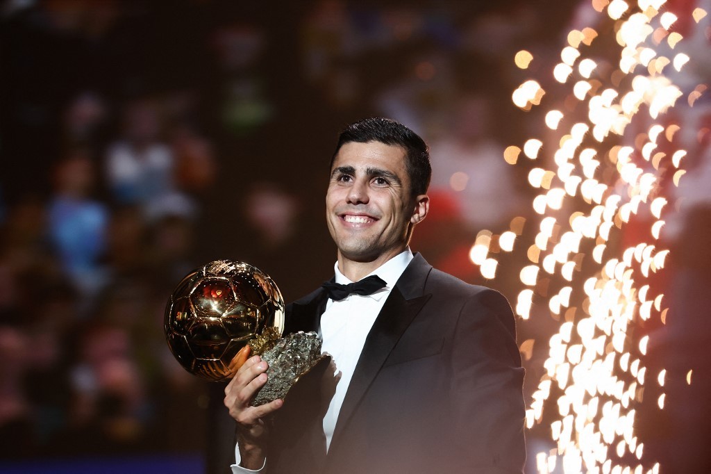 Rodri diz que trocaria Bola de Ouro por Copa para Espanha e comenta interesse do Real Madrid