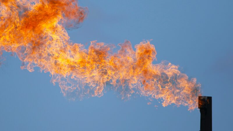 OPEP+ aprova novo aumento na produção de petróleo em meio à crise no Oriente Médio