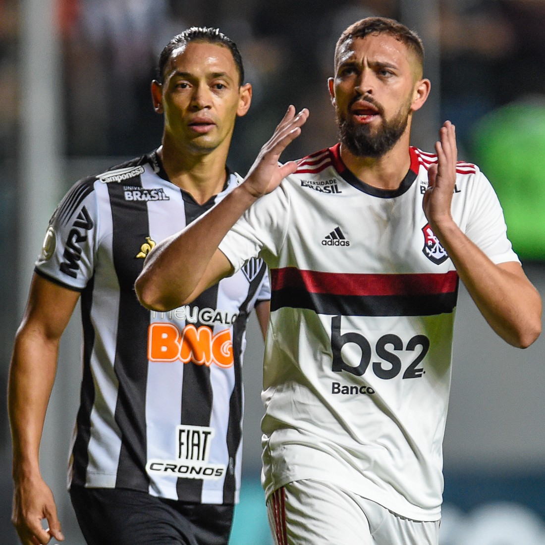 Atlético-MG acerta com zagueiro ex-Flamengo