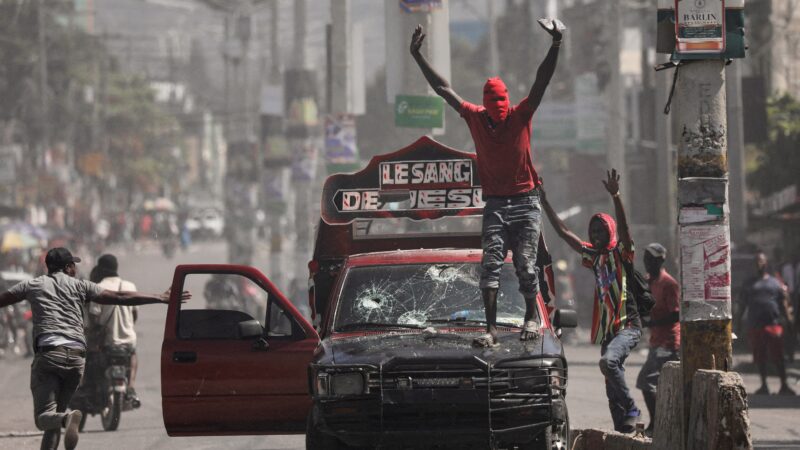 Adversário do Brasil na Copa, Haiti sofre com crise humanitária e violência de gangues; entenda