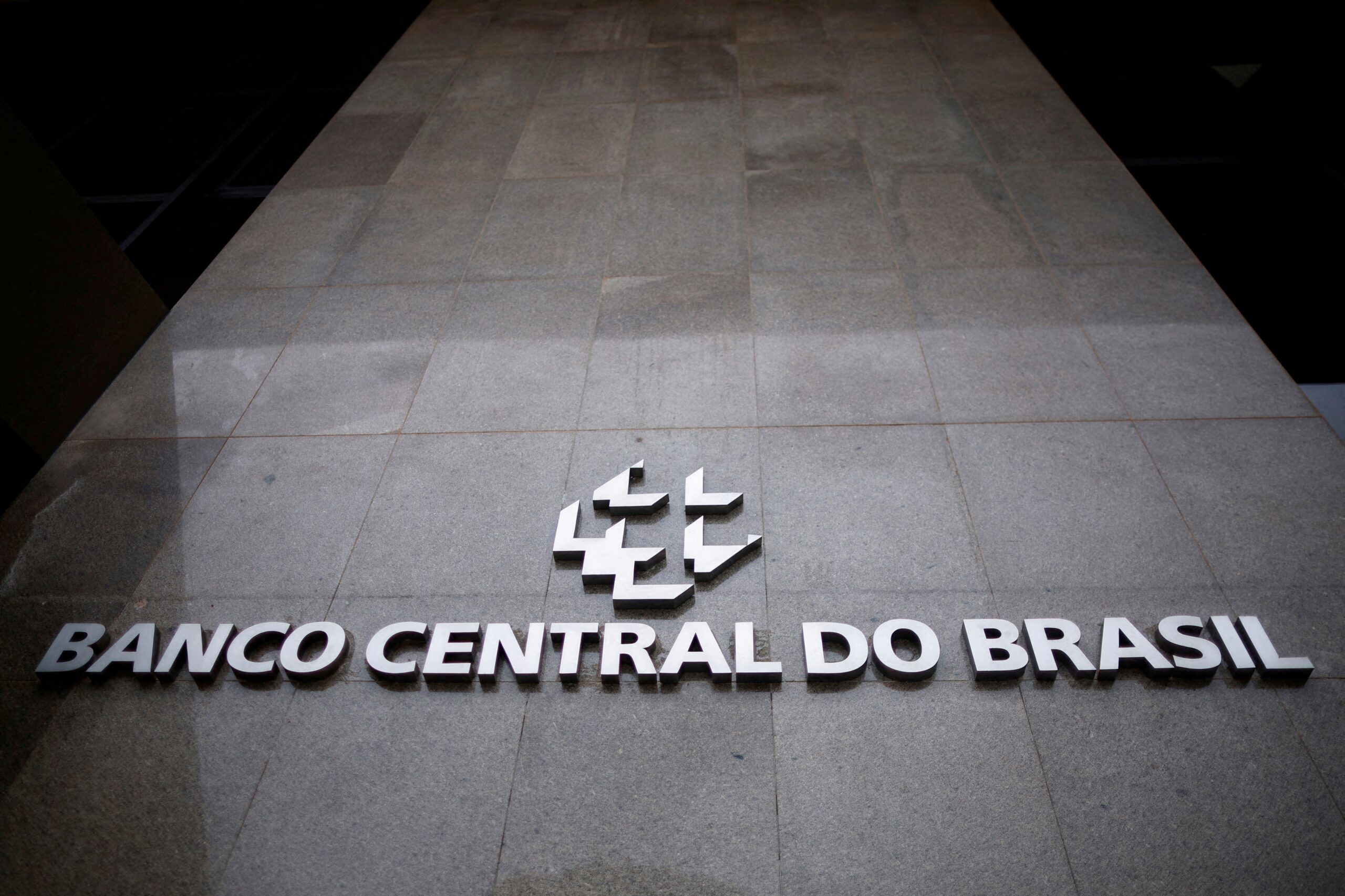 Banco Central amplia acesso a contas em moeda estrangeira no Brasil; veja o que muda