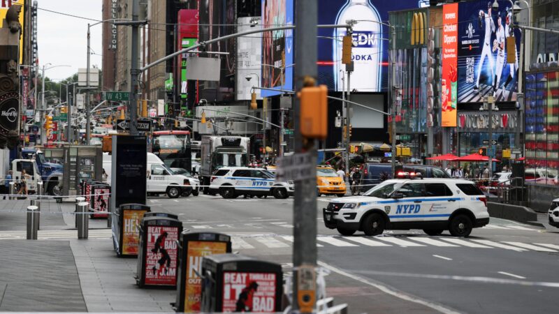 Tiros são ouvidos na Times Square, em Nova York; polícia pede para população evitar local