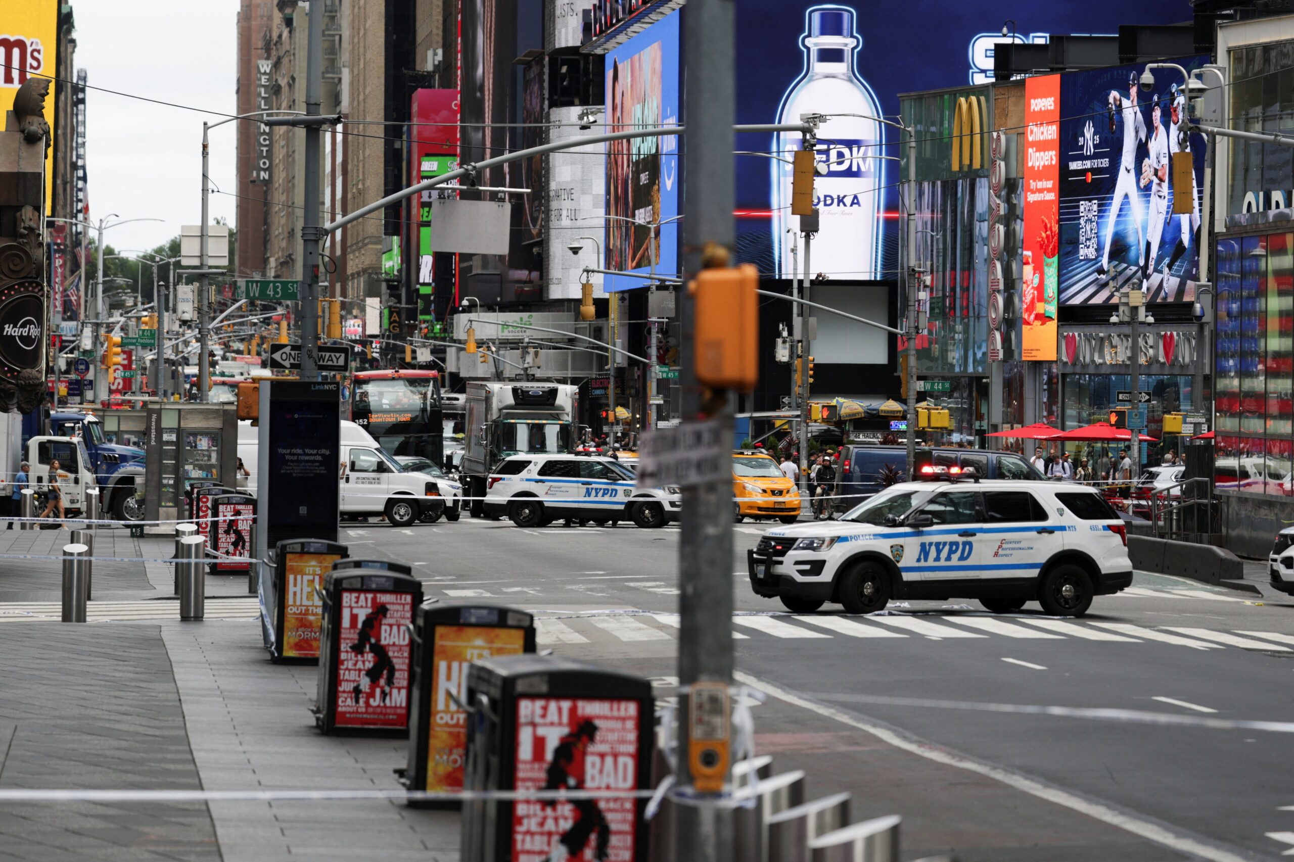 Tiros são ouvidos na Times Square, em Nova York; polícia pede para população evitar local