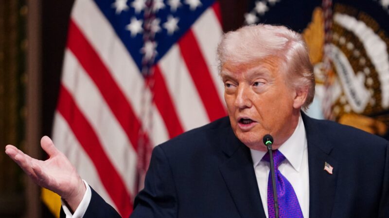 Trump cancela assinatura de projeto de lei que acelera construção de moradias populares para pressionar Congresso