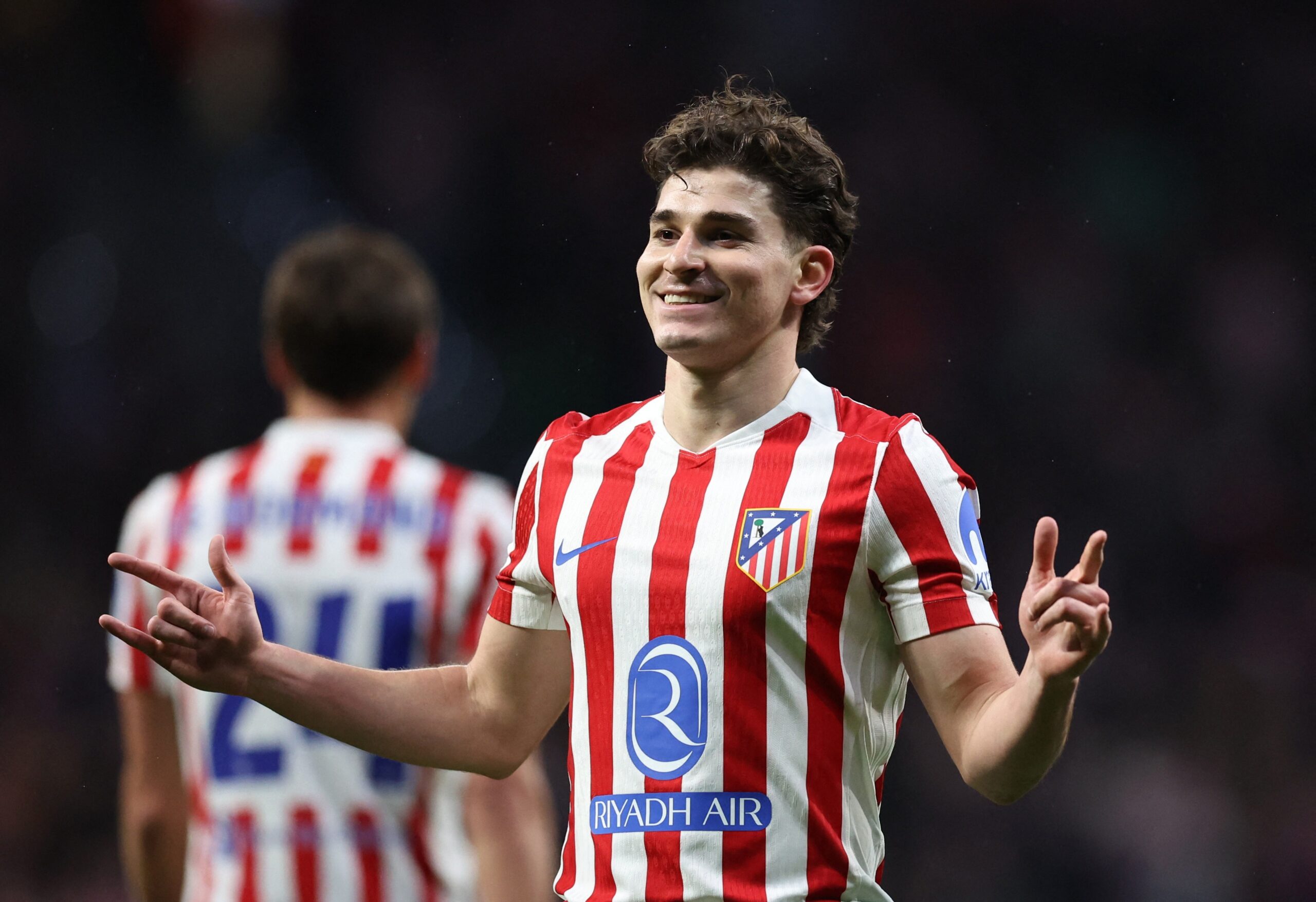 Real Madrid pode disputar contratação de Julián Álvarez com o Barcelona, diz jornal