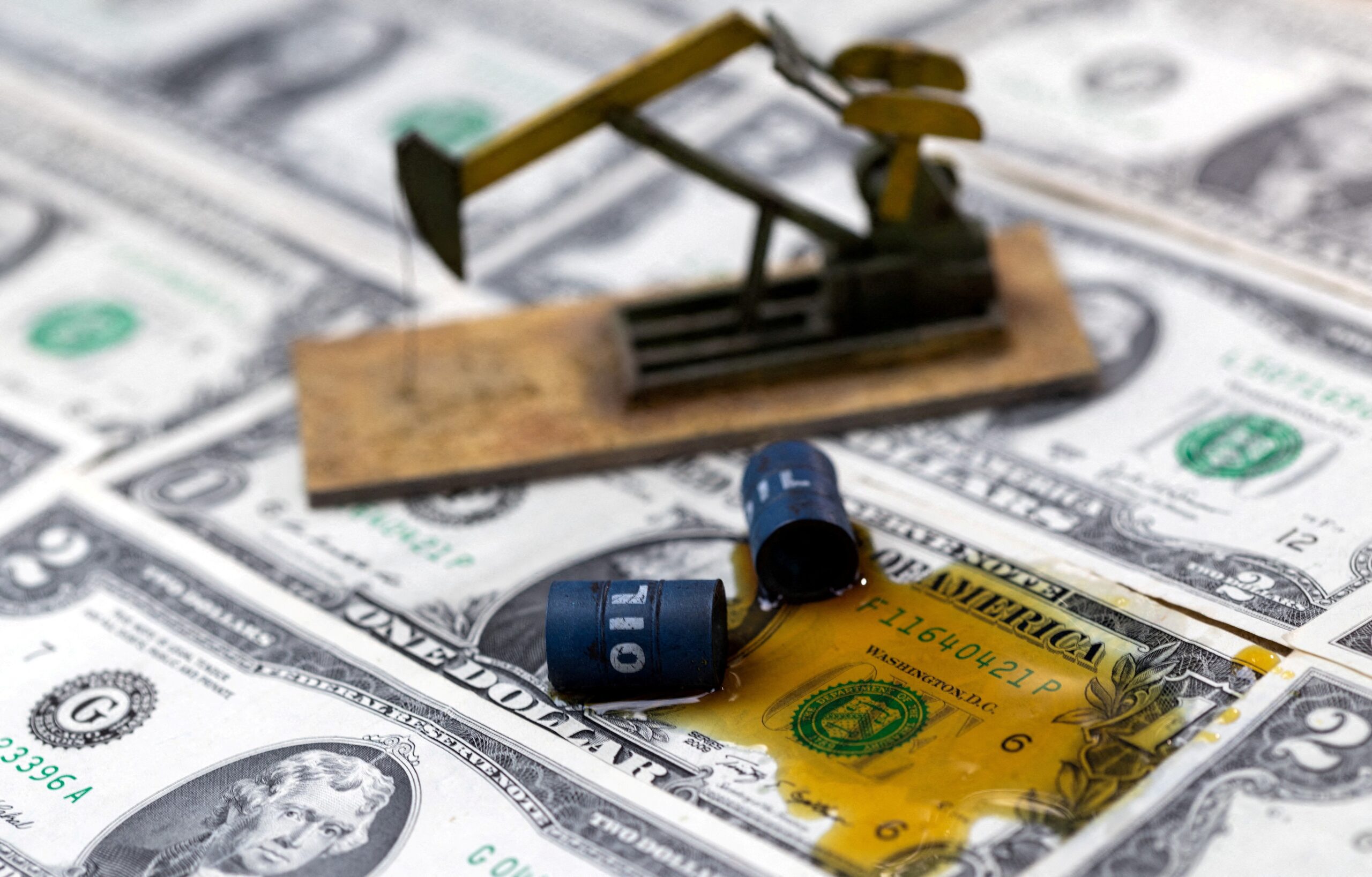 Dólar abre em queda, de olho em nova trégua entre EUA e Irã