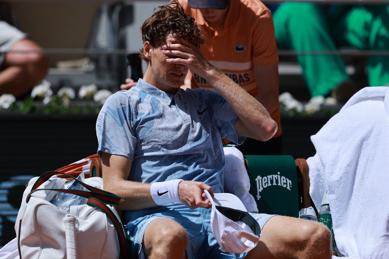 Sinner passa por exames médicos e abre mão de torneios na grama antes de Wimbledon