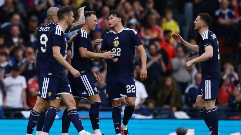 Rival do Brasil na Copa, Escócia ganha folga de rei Charles e irrita torcedores da Inglaterra; entenda