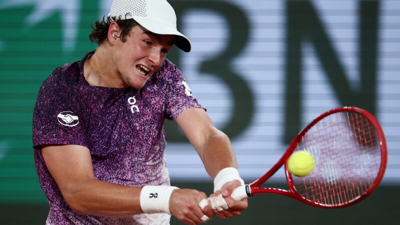 João Fonseca vai jogar quartas de final exatos 22 anos após último brilho de Guga em Roland Garros