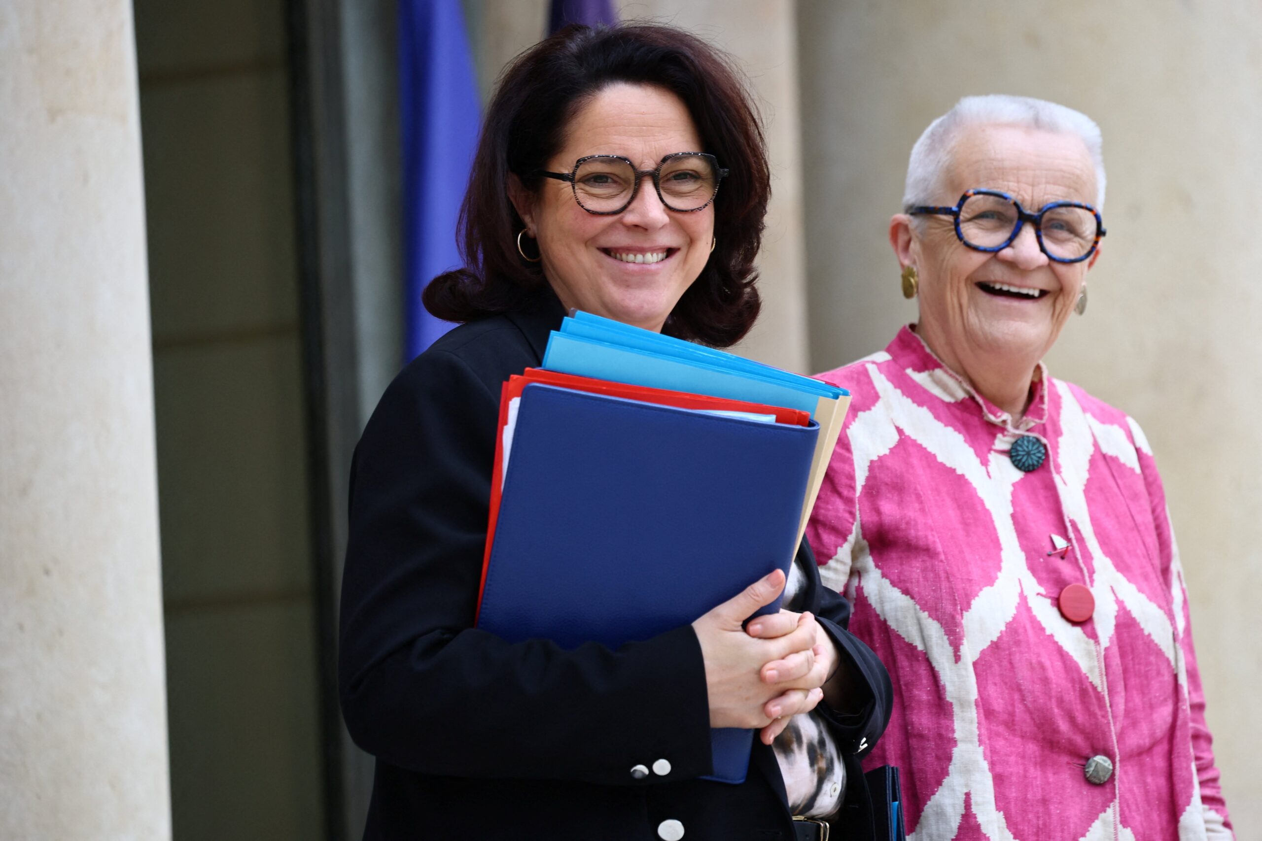 Ministra dá pedras da sorte para seleção da França antes da Copa do Mundo