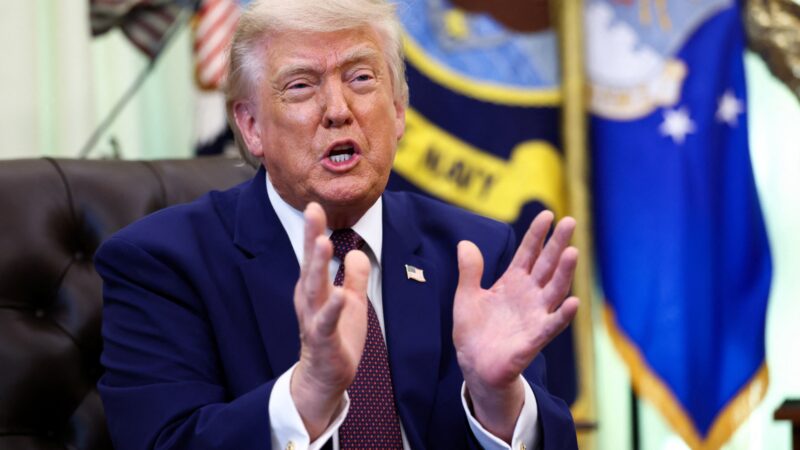 Juiz dos EUA invalida restrições do governo Trump à imigração legal