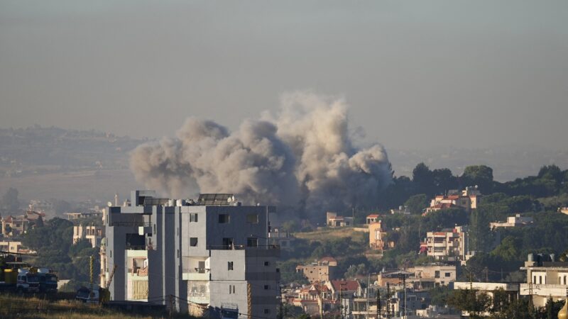 Israel segue com ataques ao sul do Líbano apesar de anúncio de cessar-fogo