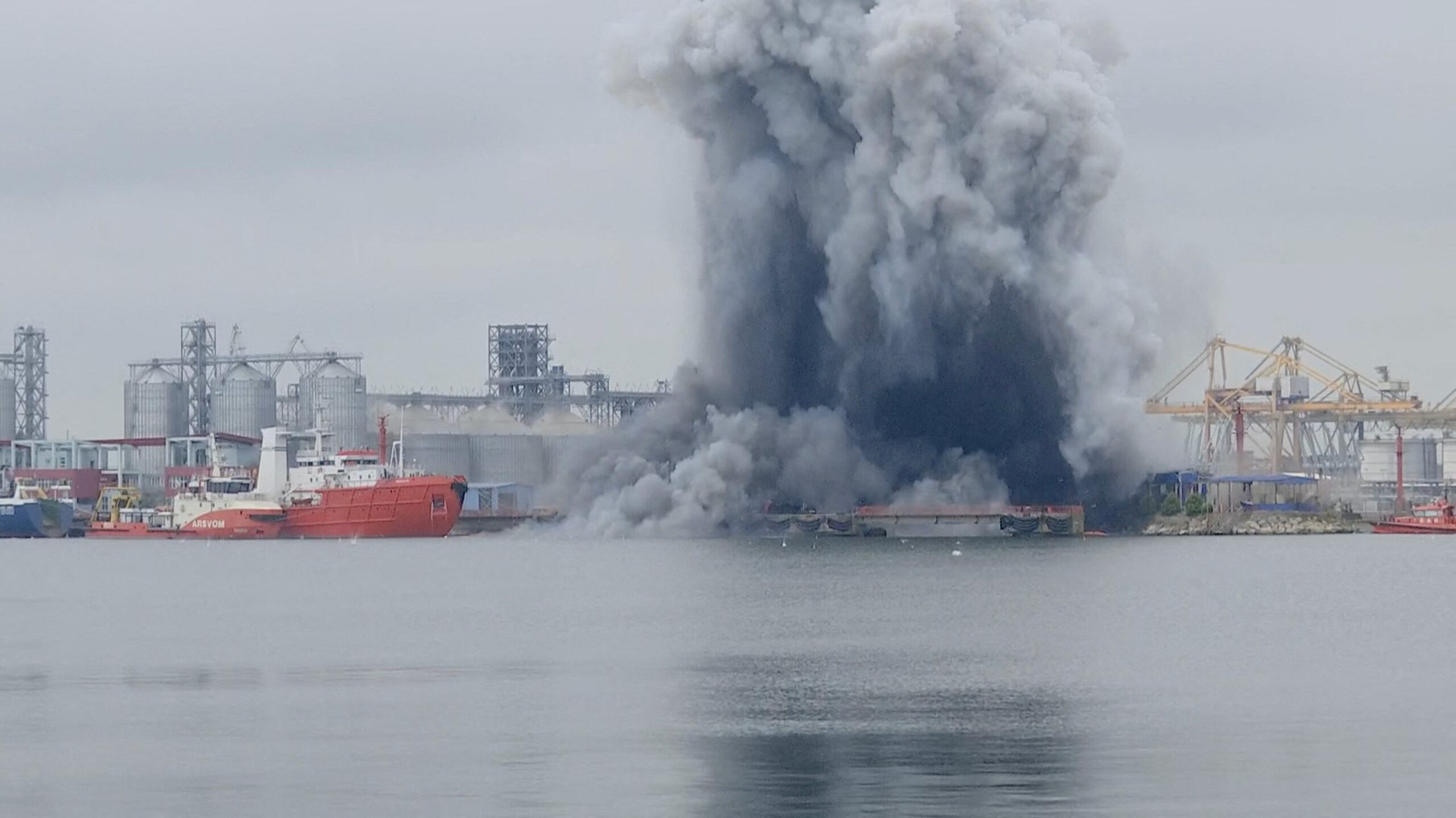 Drone explode em porto na Romênia; VÍDEO mostra detonação