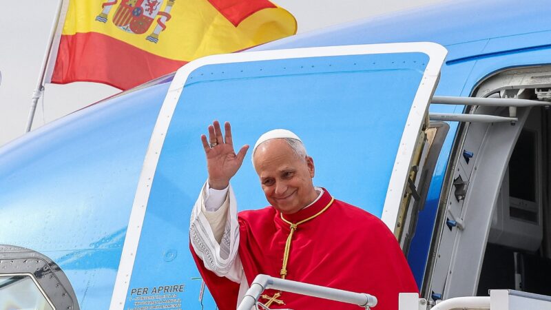 Papa pede fim das ‘narrativas divisivas’ no mundo diz preferir Real Madrid ao Barcelona em visita à Espanha
