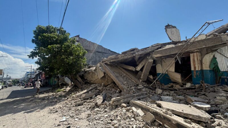 Terremoto nas Filipinas: VÍDEO mostra telhado desabando perto de crianças e alunos ‘chacoalhando’ durante tremor