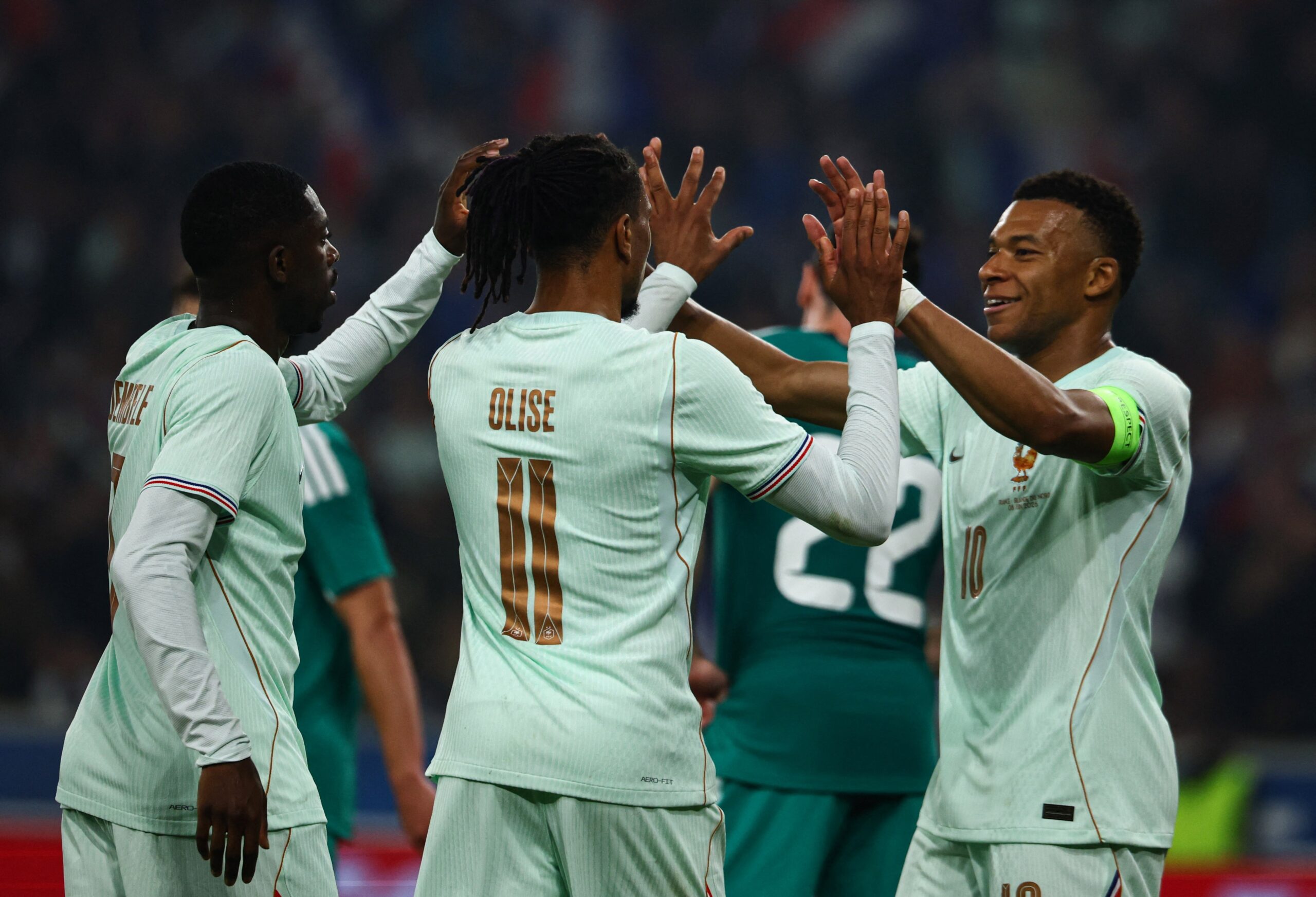 Dembélé sai em defesa de Mbappé após temporada turbulenta no Real: “Foram muito injustos”