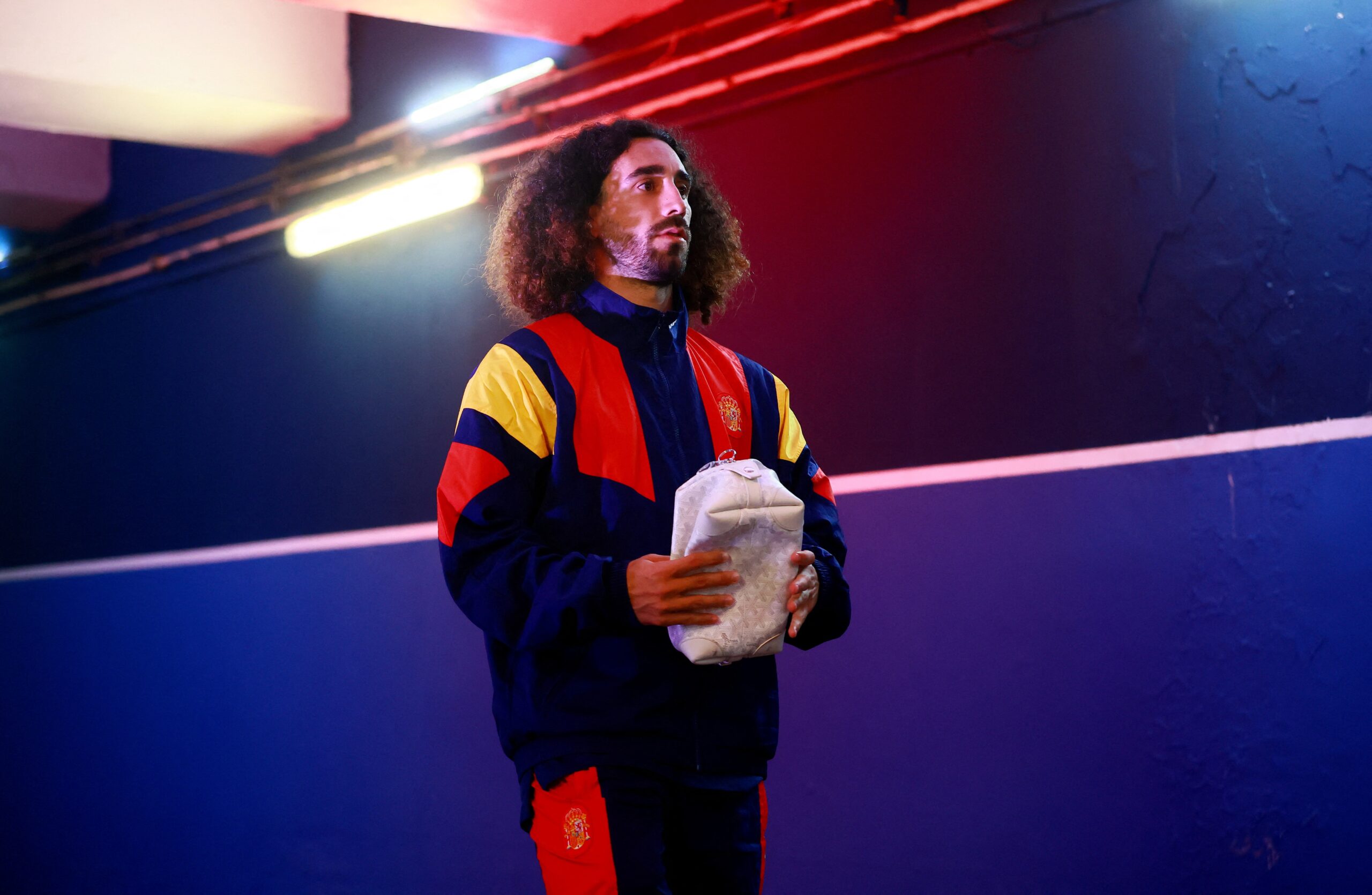 Lateral da Espanha, Cucurella revela “amoleto” para a disputa da Copa do Mundo: pijama da esposa
