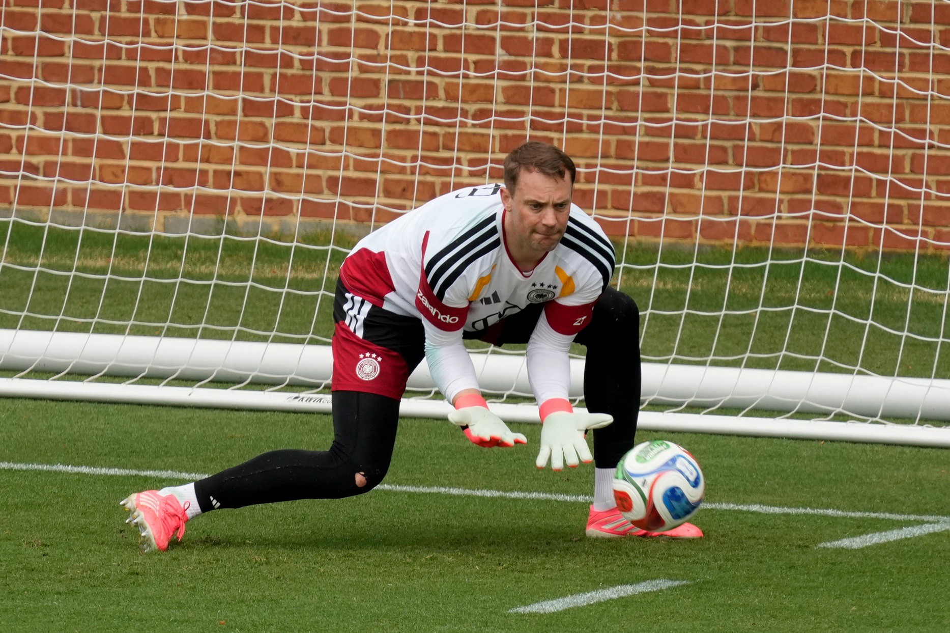 Em estreia da Alemanha, Neuer tenta igualar Taffarel e ficar perto de recorde em Copas; entenda