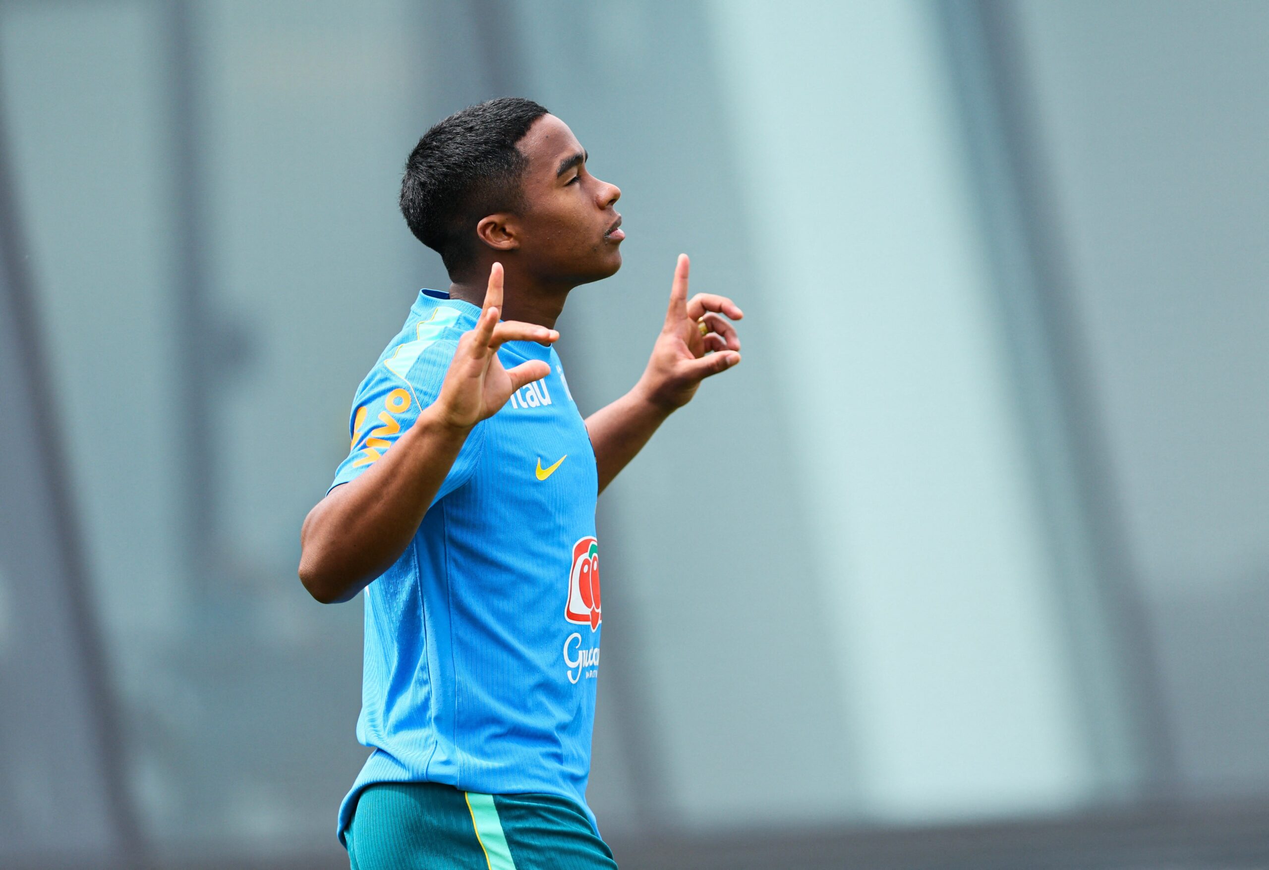 Fora da Copa por lesão, Militão rasga elogios a Endrick: “Tem estrela, e muita”