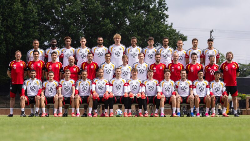 Entenda por que a foto oficial da Alemanha tem um jogador que não foi inscrito na Copa do Mundo