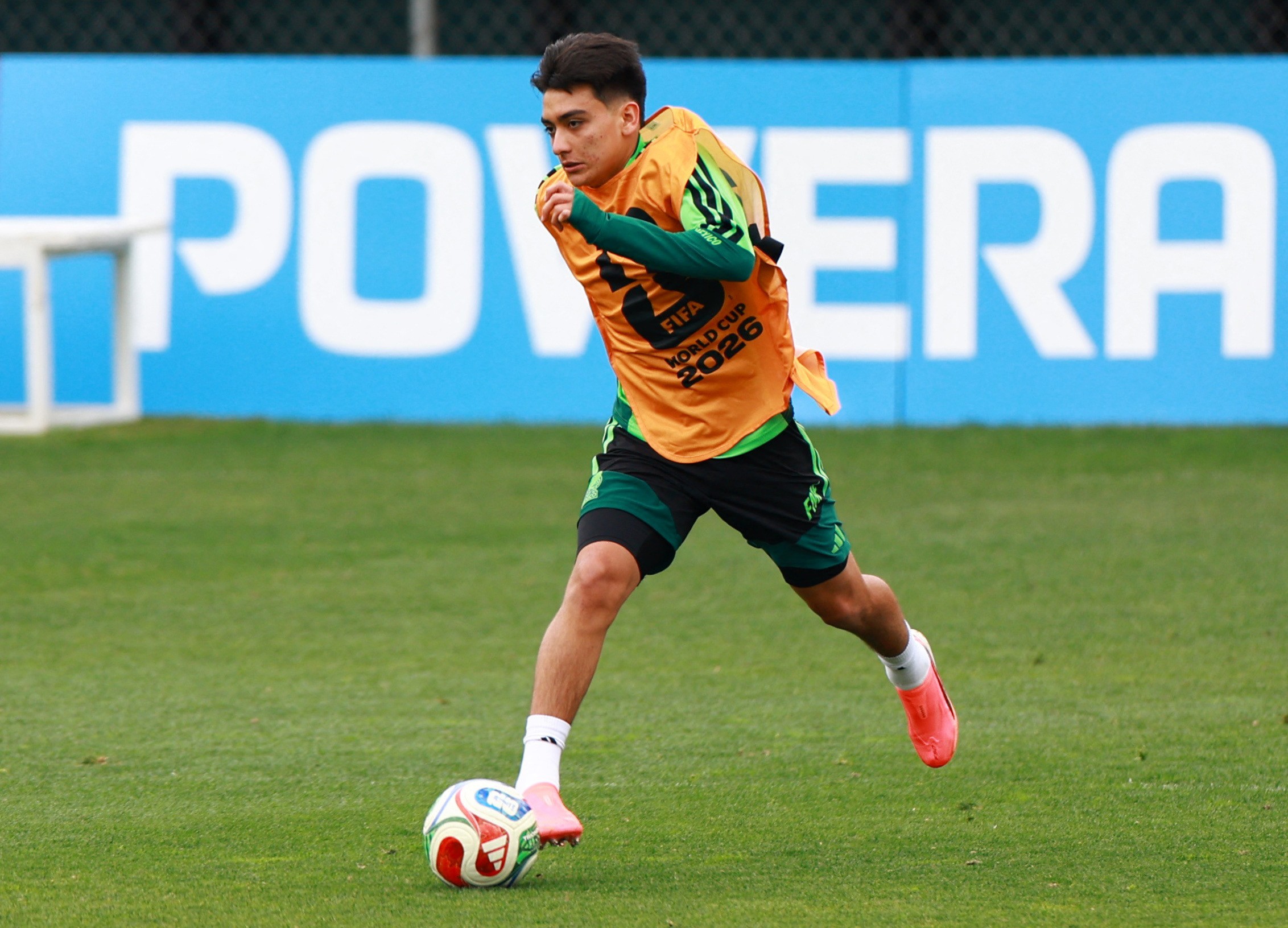 Sem recorde de Pelé, joia de 17 anos do México pode ser titular contra a Coreia do Sul