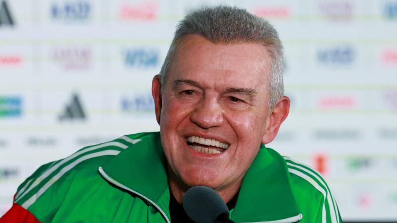 Técnico do México descarta vantagem e se emociona com Copa do Mundo em casa: “Inexplicável”