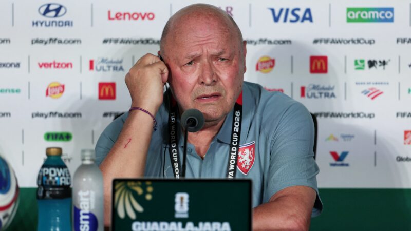 Técnico da República Tcheca minimiza altitude e diz que realiza sonho de infância na Copa