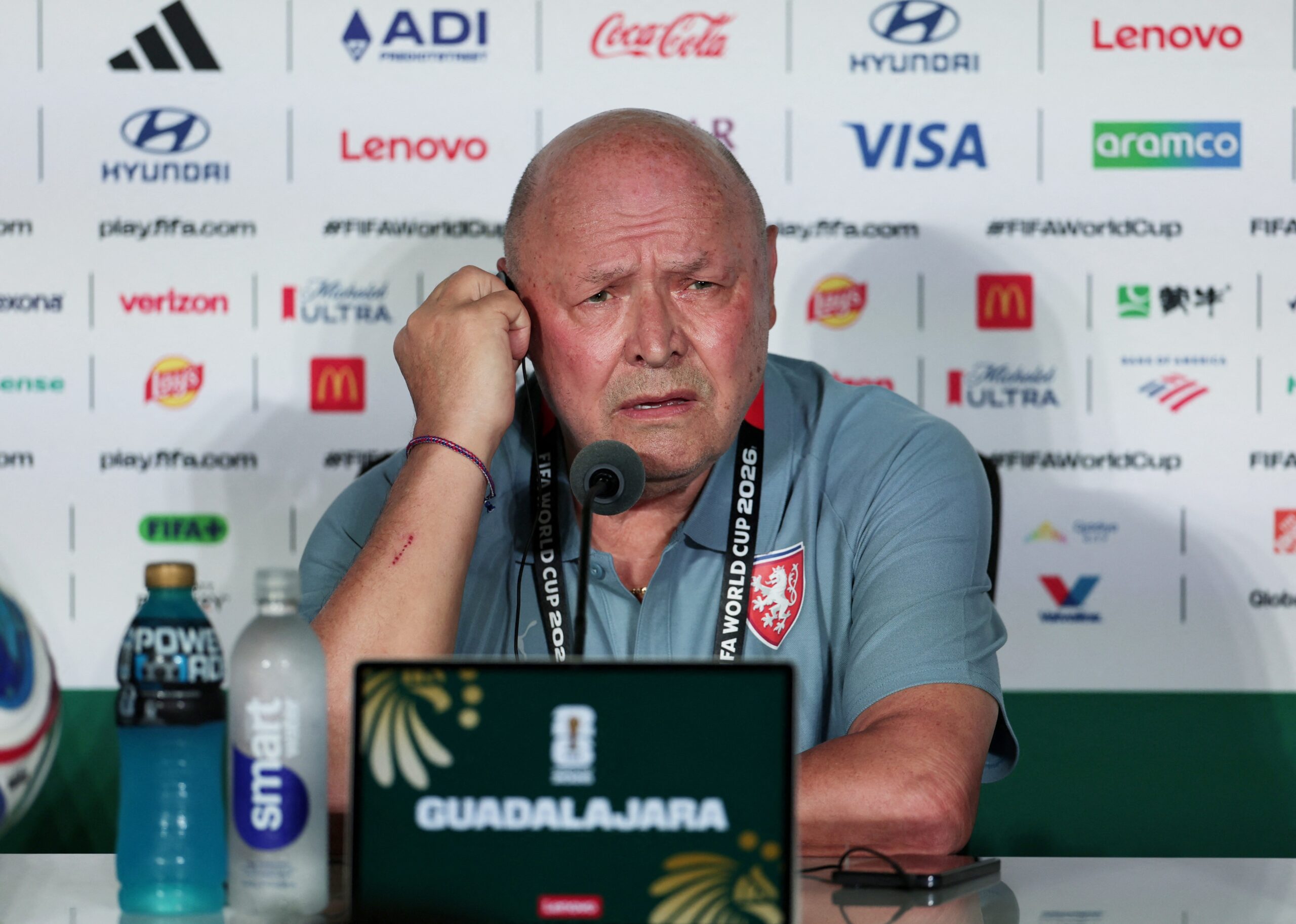 Técnico da República Tcheca minimiza altitude e diz que realiza sonho de infância na Copa