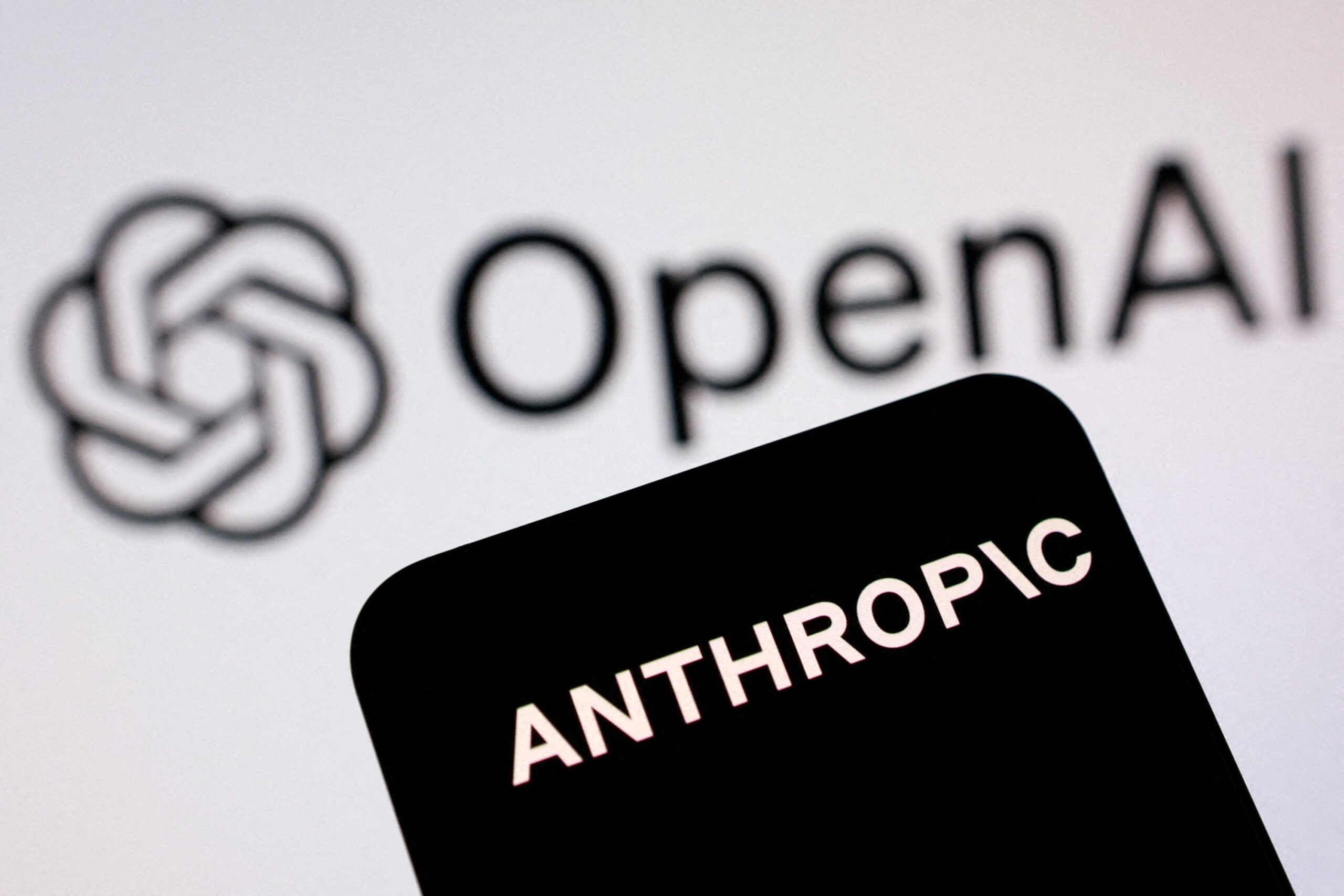 Anthropic e OpenAI levam rivalidade da inteligência artificial à corrida bilionária no mercado de ações