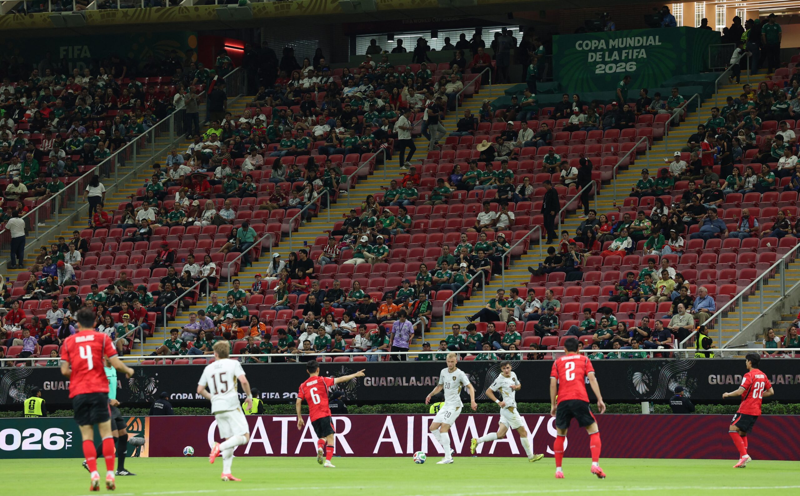 Internautas se revoltam com estádio vazio em Coreia do Sul x República Tcheca