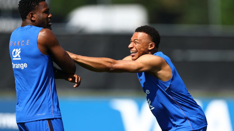 Mbappé busca paz na Copa com a França após ano turbulento e até abaixo-assinado para deixar Real