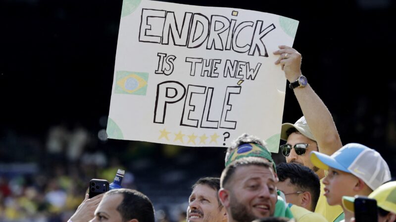 “Endrick é o novo Pelé”: confira brasileiros emblemáticos no estádio