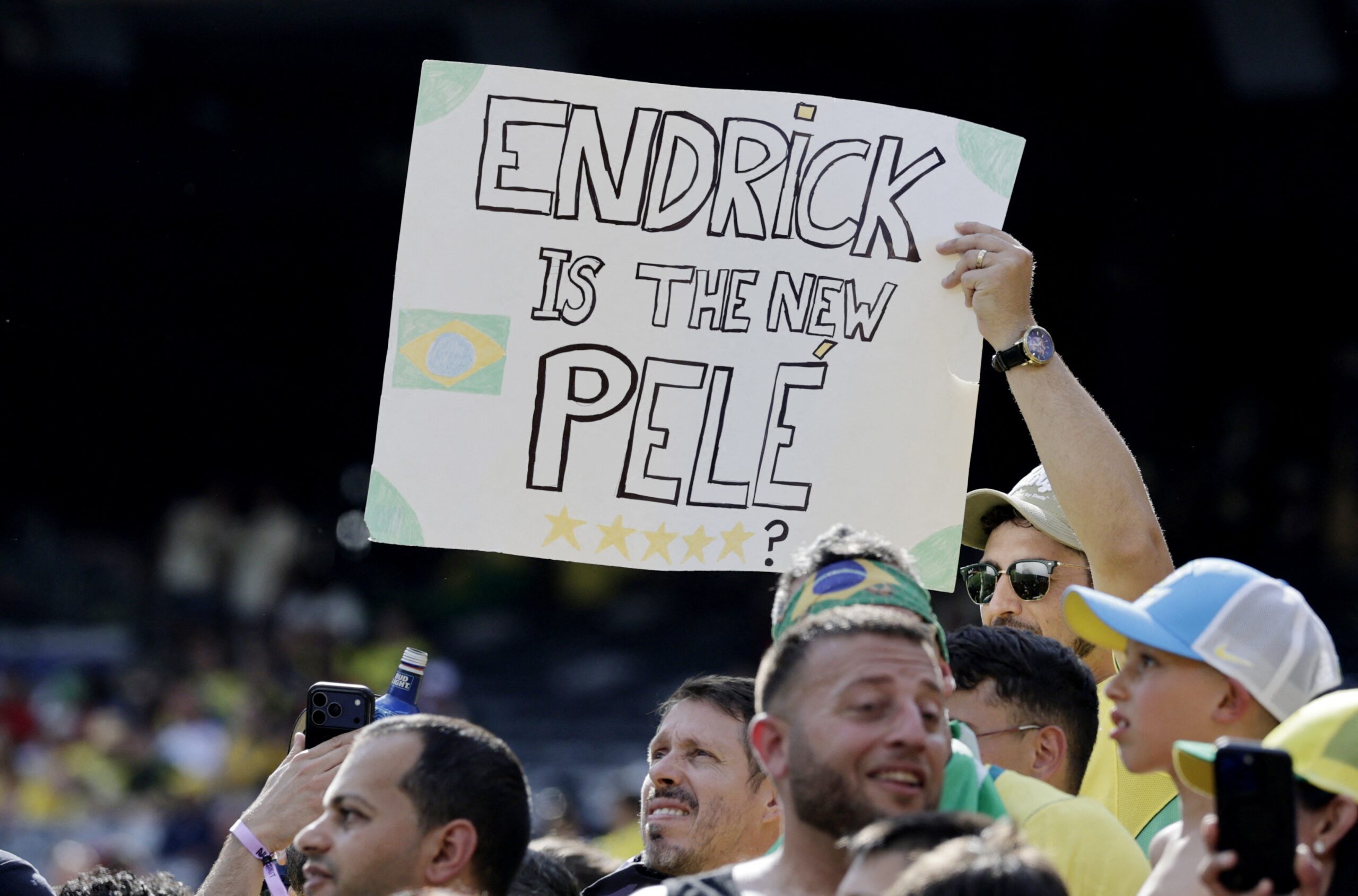 “Endrick é o novo Pelé”: confira brasileiros emblemáticos no estádio