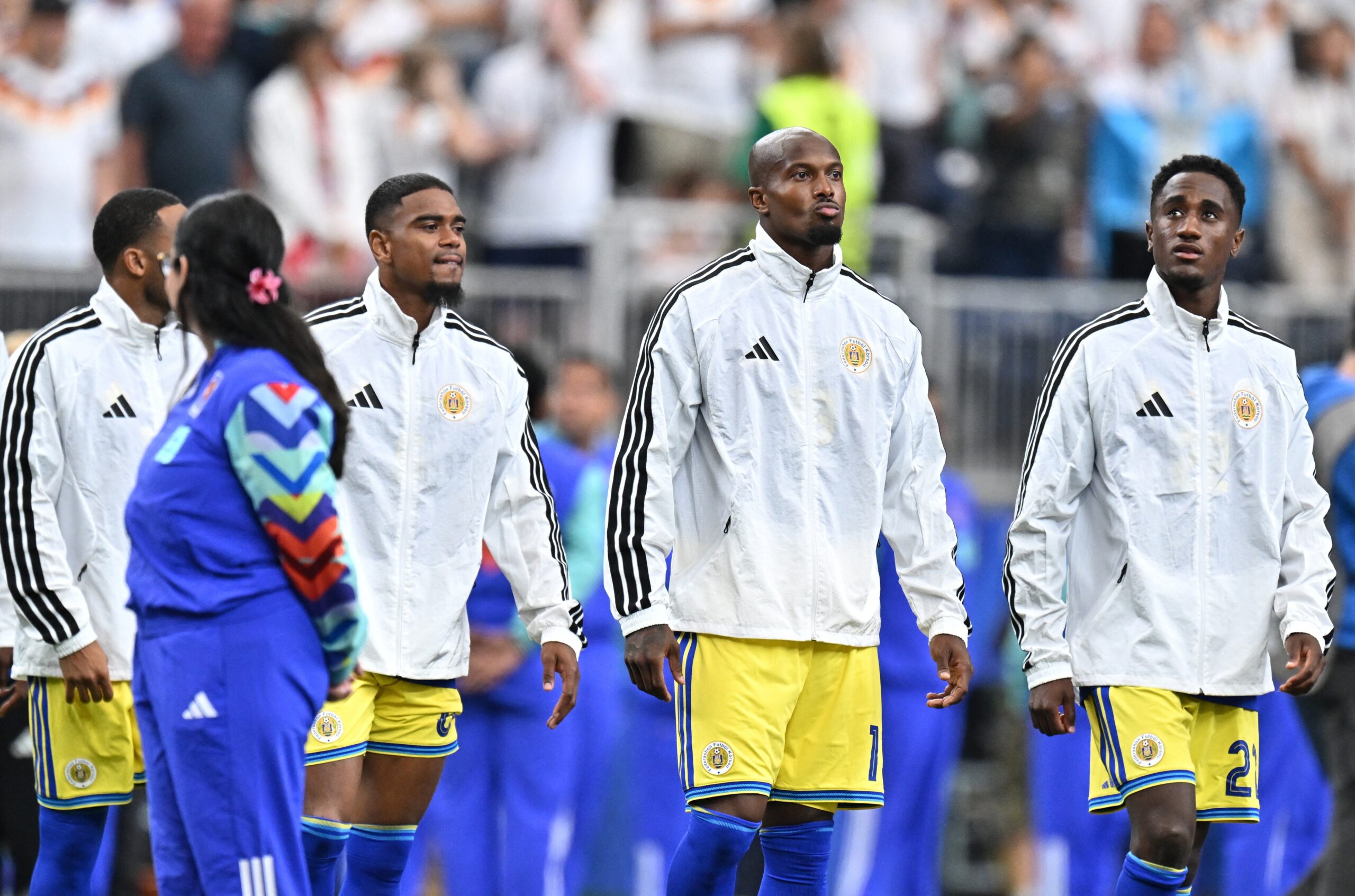 Jogadores e torcedores de Curaçao choram durante hino em estreia da seleção em Copas