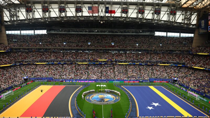 Copa do Mundo: monitor antirracista da FIFA pede afastamento de árbitro de vídeo após gesto associado ao supremacismo branco