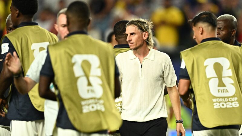 Técnico do Equador critica árbitro e vê derrota injusta para Costa do Marfim: “Impotência”