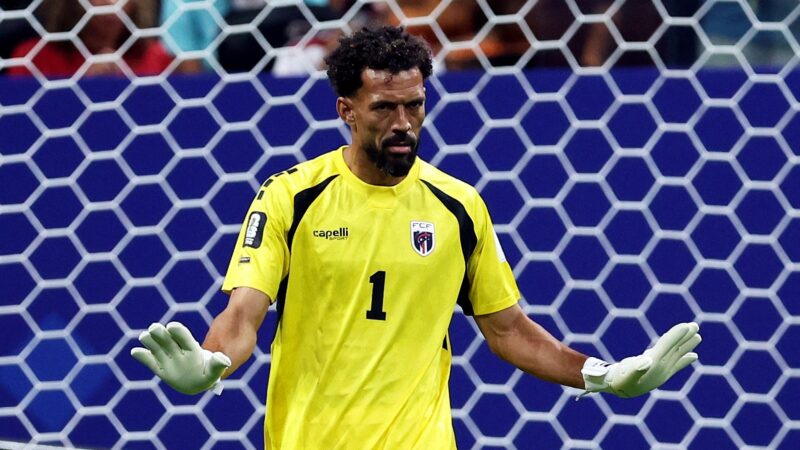 Clube de Vozinha faz post sobre atuação “fora do comum” do goleiro; brasileiros pedem contratação