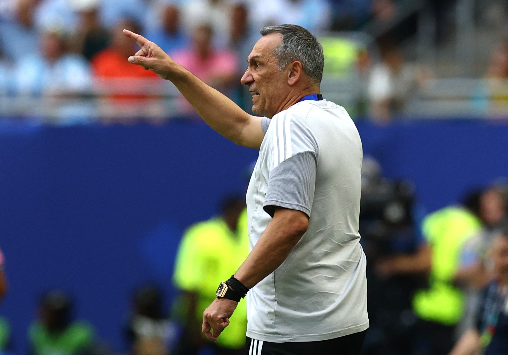 Técnico admite que ainda conhece atletas e que Arábia “mostrou caráter” contra o Uruguai