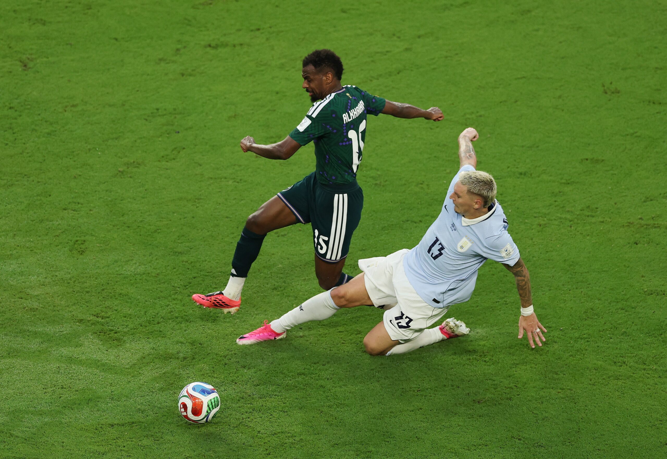 Felipe Melo compara Uruguai ao Brasil na estreia da Copa do Mundo: “Foi mais brigador”