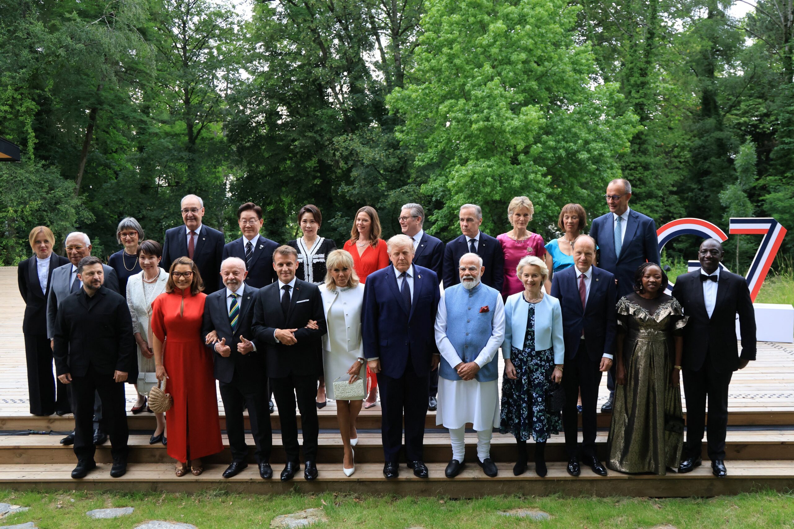 Trump e Lula voltam a posar para foto antes de jantar de gala do G7