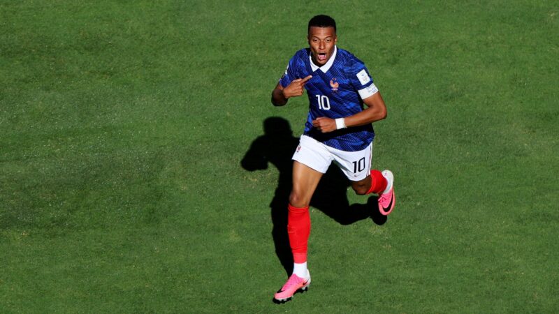 Análise: Mbappé e Olise bastam para uma França que só precisou de um tempo para impressionar