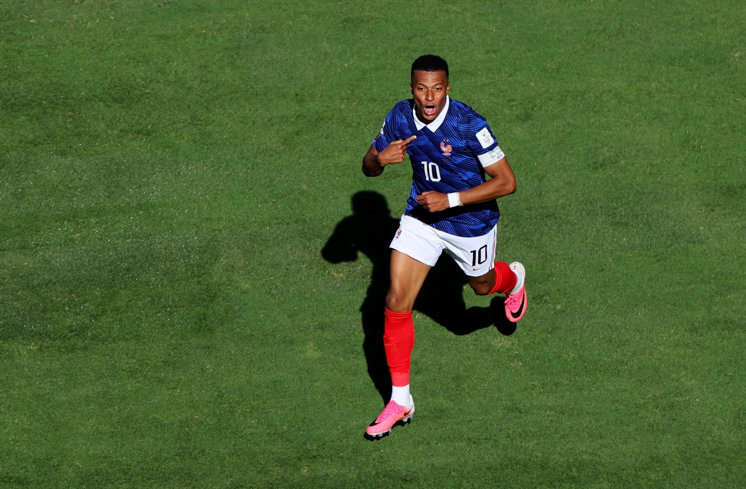 Análise: Mbappé e Olise bastam para uma França que só precisou de um tempo para impressionar