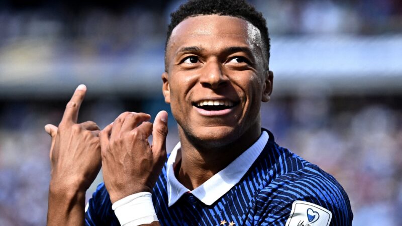 Mbappé explica por que é “muito fácil” jogar com Olise na França: “Sempre de cabeça erguida”