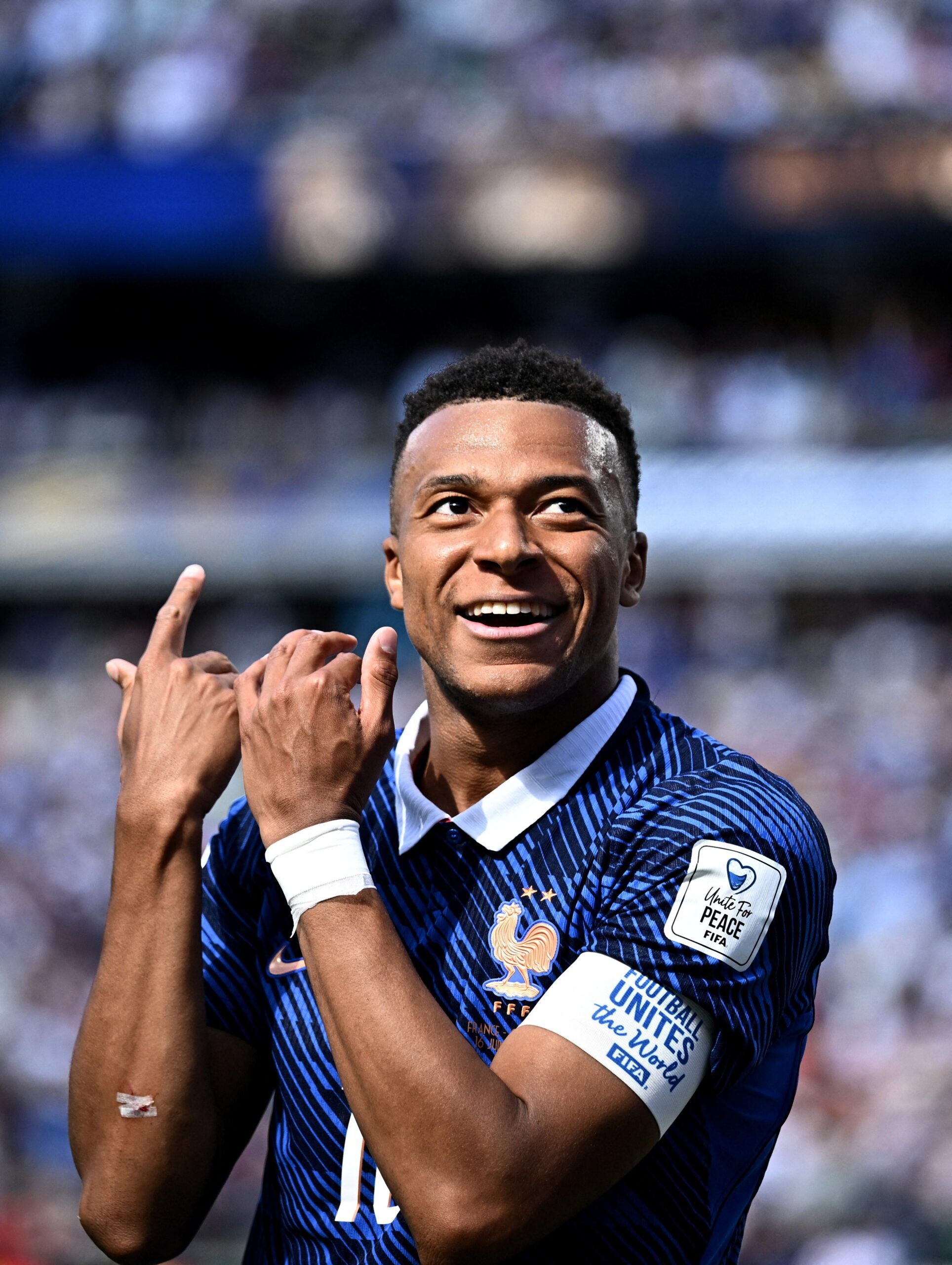 Mbappé explica por que é “muito fácil” jogar com Olise na França: “Sempre de cabeça erguida”