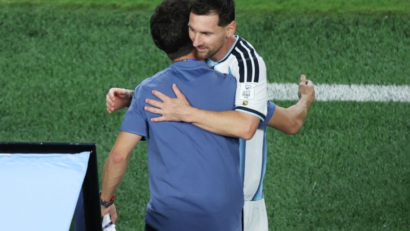 Técnico da Argentina exalta Messi após hat-trick: “Vou falar o quê?”