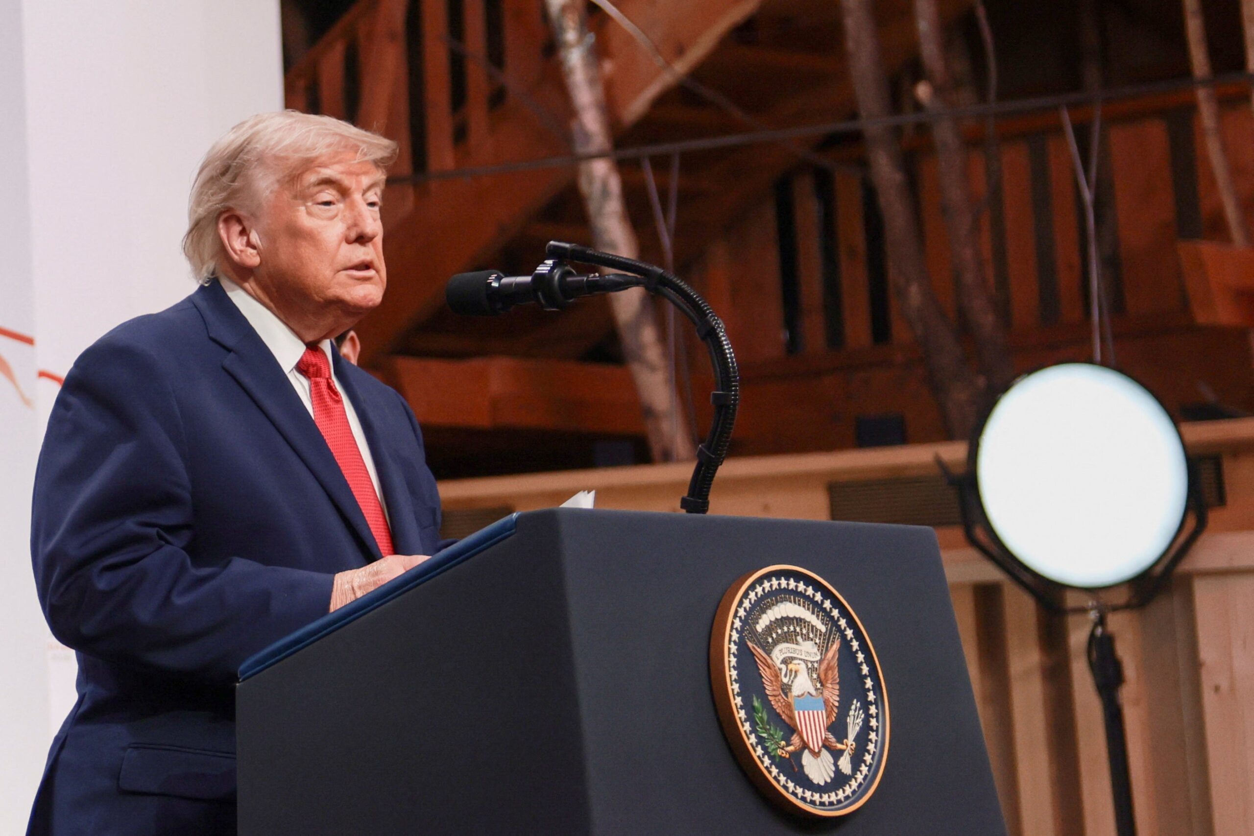 Trump defende acordo com o Irã e diz que não queria ver uma ‘catástrofe econômica’