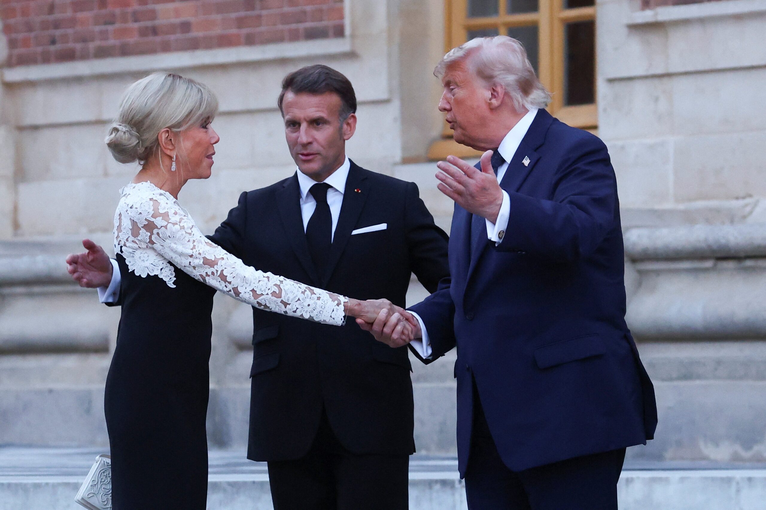 Trump janta com Macron no Palácio de Versalhes; FOTOS
