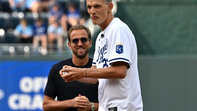 Harry Kane e técnico da Inglaterra arriscam arremessos em jogo de beisebol; imagens