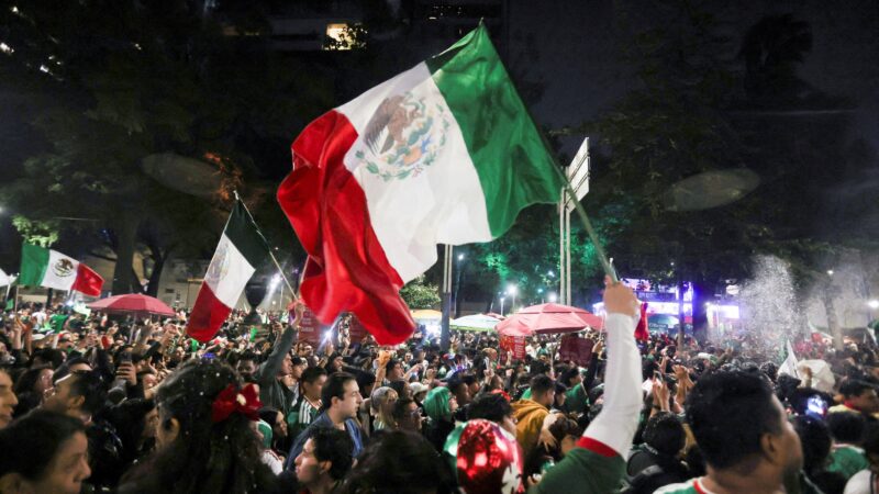 Mexicanos lotam ruas da Cidade do México após classificação na Copa; veja imagens