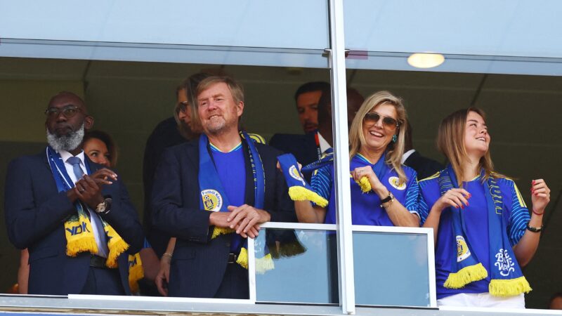 Máxima: Rainha que dançou no vestiário de Curaçao é argentina e ganhou beijo de goleiro-herói
